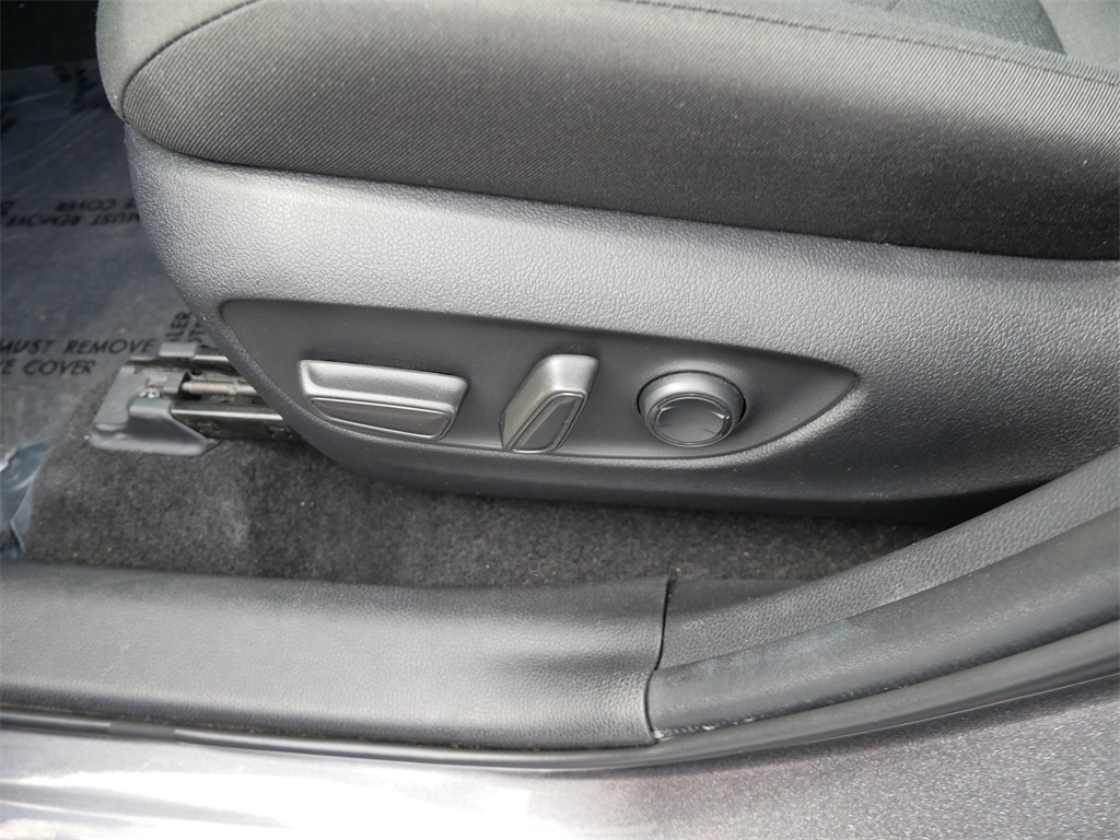 2022 Toyota RAV4 XLE photo 8