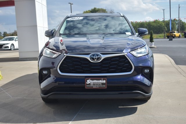 2021 Toyota Highlander XLE photo 2