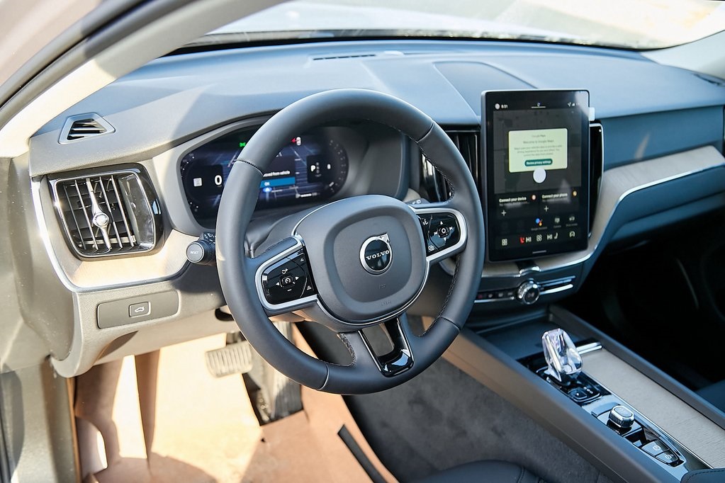 2026 VOLVO XC60 - Image 13