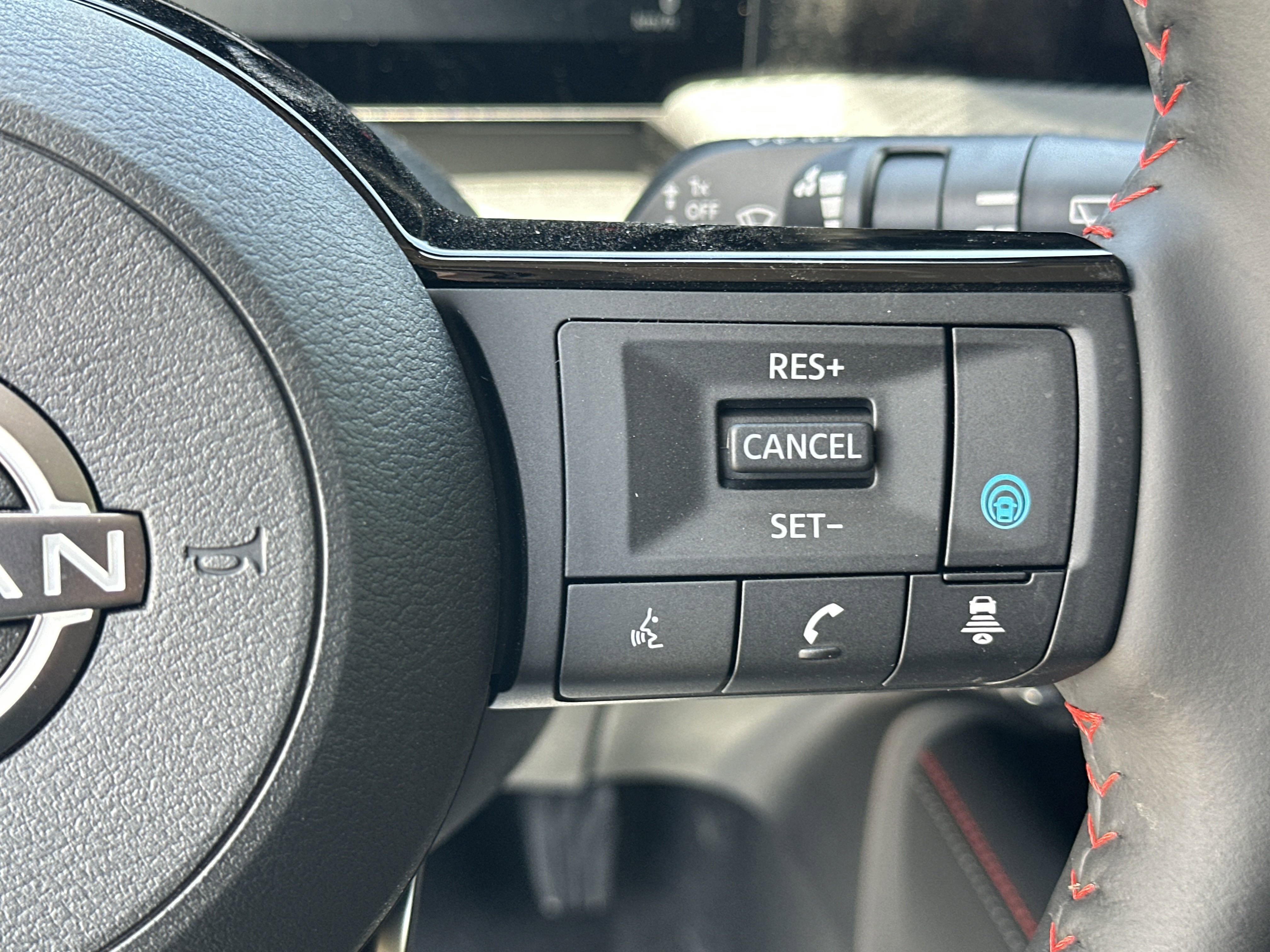 2025 Nissan Kicks SR photo 9