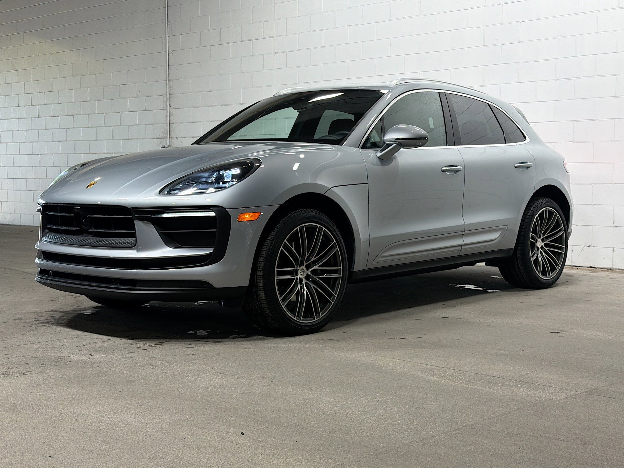 2025 Porsche Macan's photo