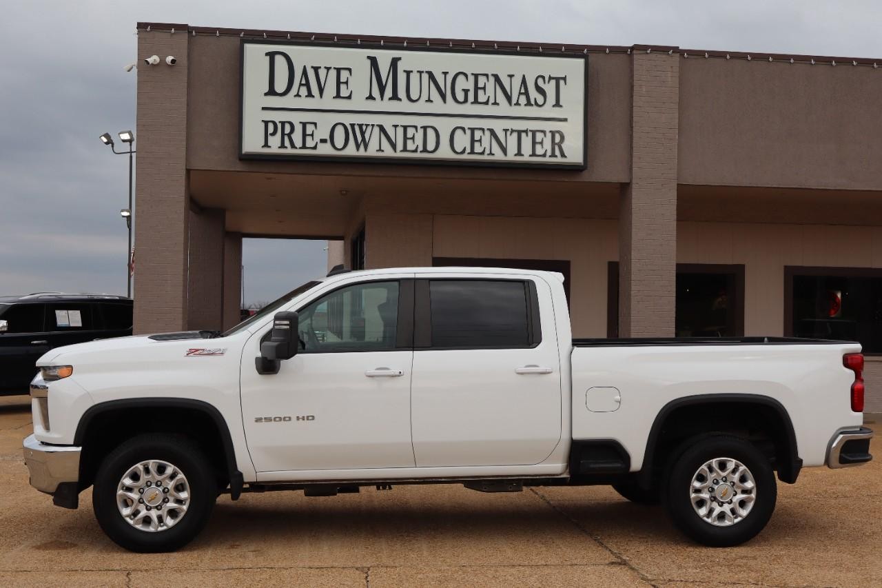 2023 Chevrolet Silverado 2500HD LT photo 2