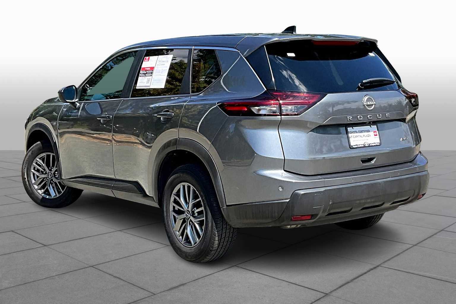 2024 Nissan Rogue S AWD photo 11
