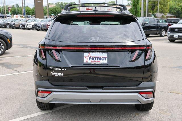 New 2025 Black Hyundai SEL Convenience FWD image 4