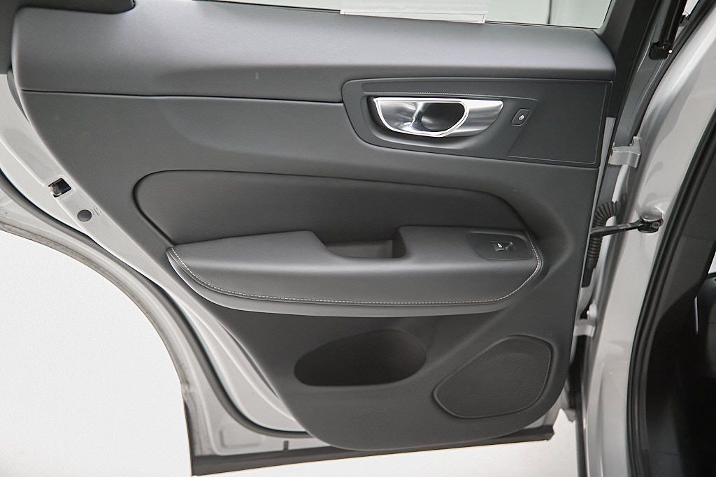 2023 VOLVO XC60 - Image 17