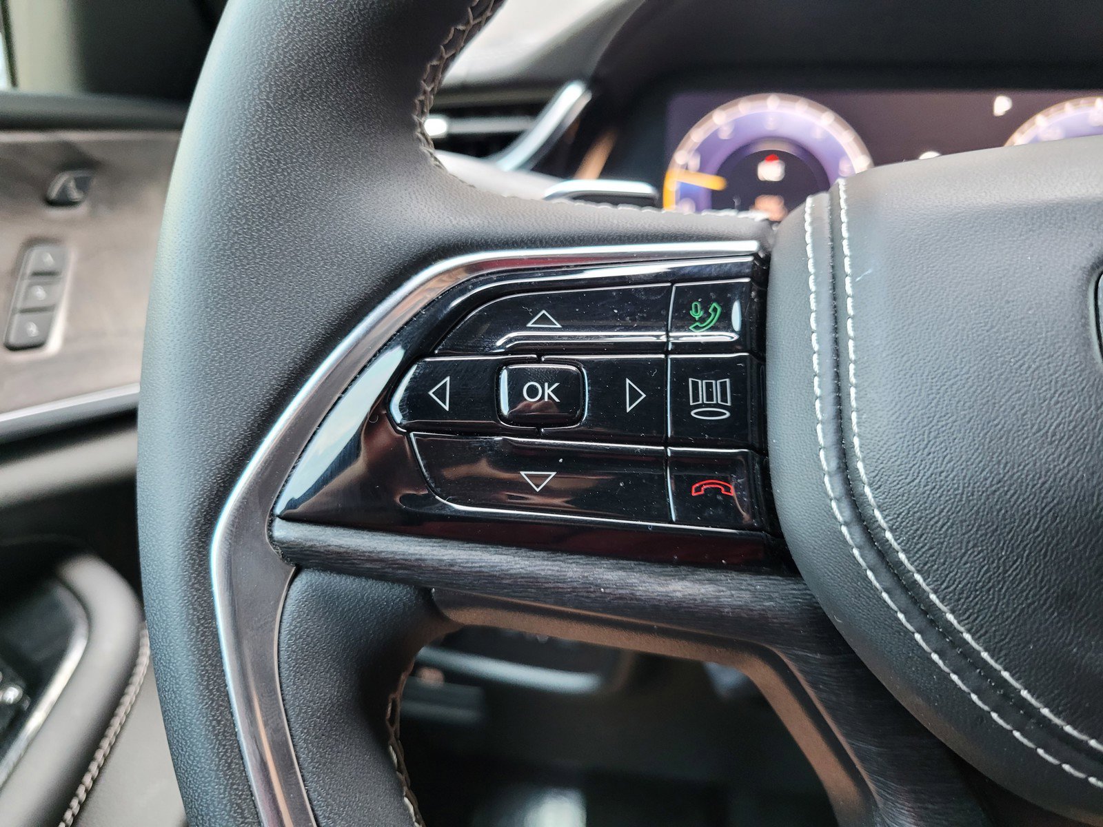 2023 Jeep Grand Cherokee Overland photo 24