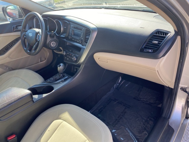 2011 Kia Optima LX photo 23