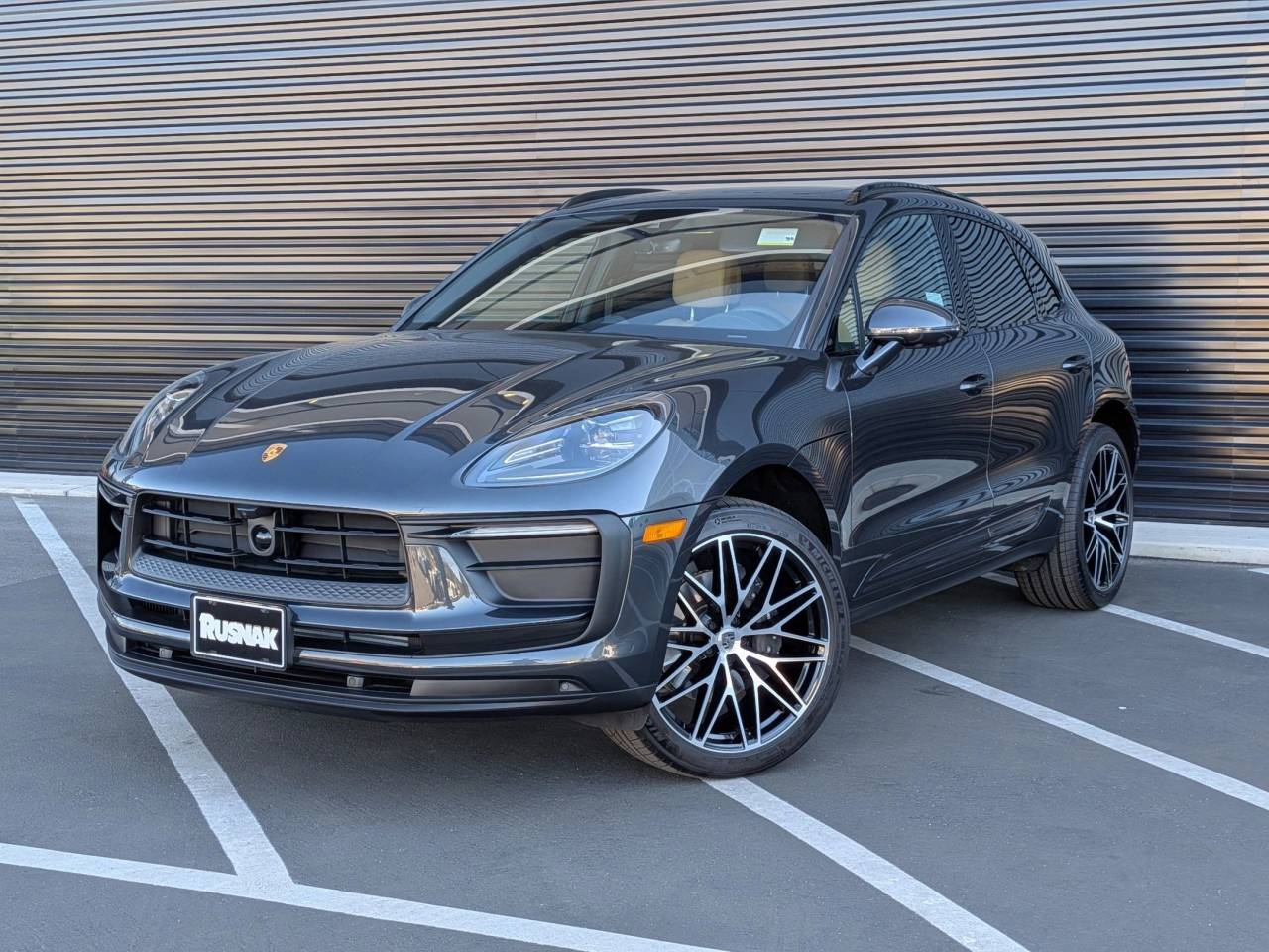 2025 Porsche Macan Base's photo