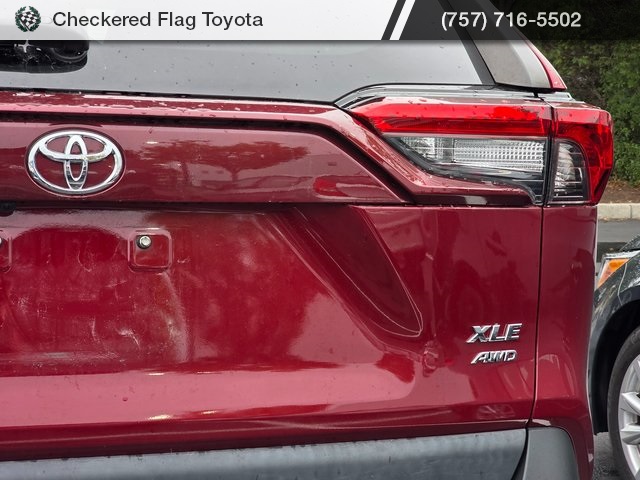 2020 Toyota RAV4 XLE photo 7