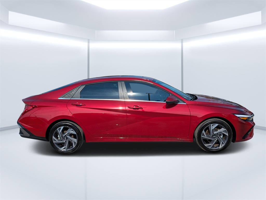2025 Hyundai Elantra Limited photo 2
