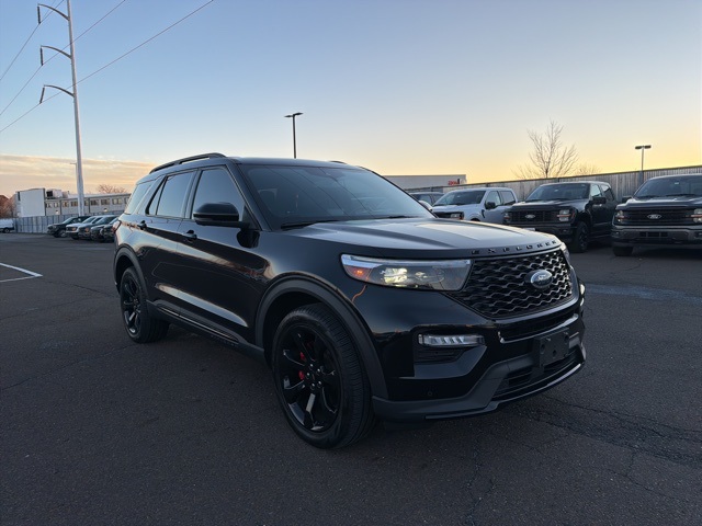 2023 Ford Explorer ST's photo