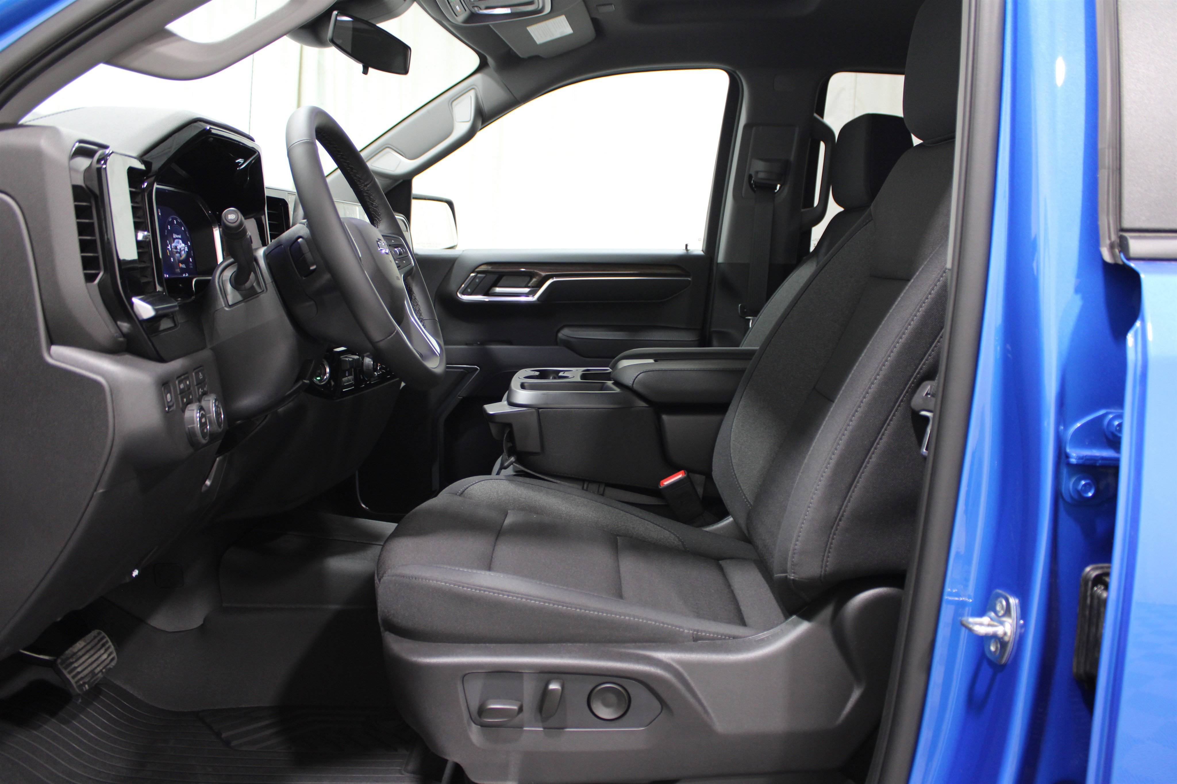 2026 Chevrolet Silverado 1500 LT Trail Boss photo 3