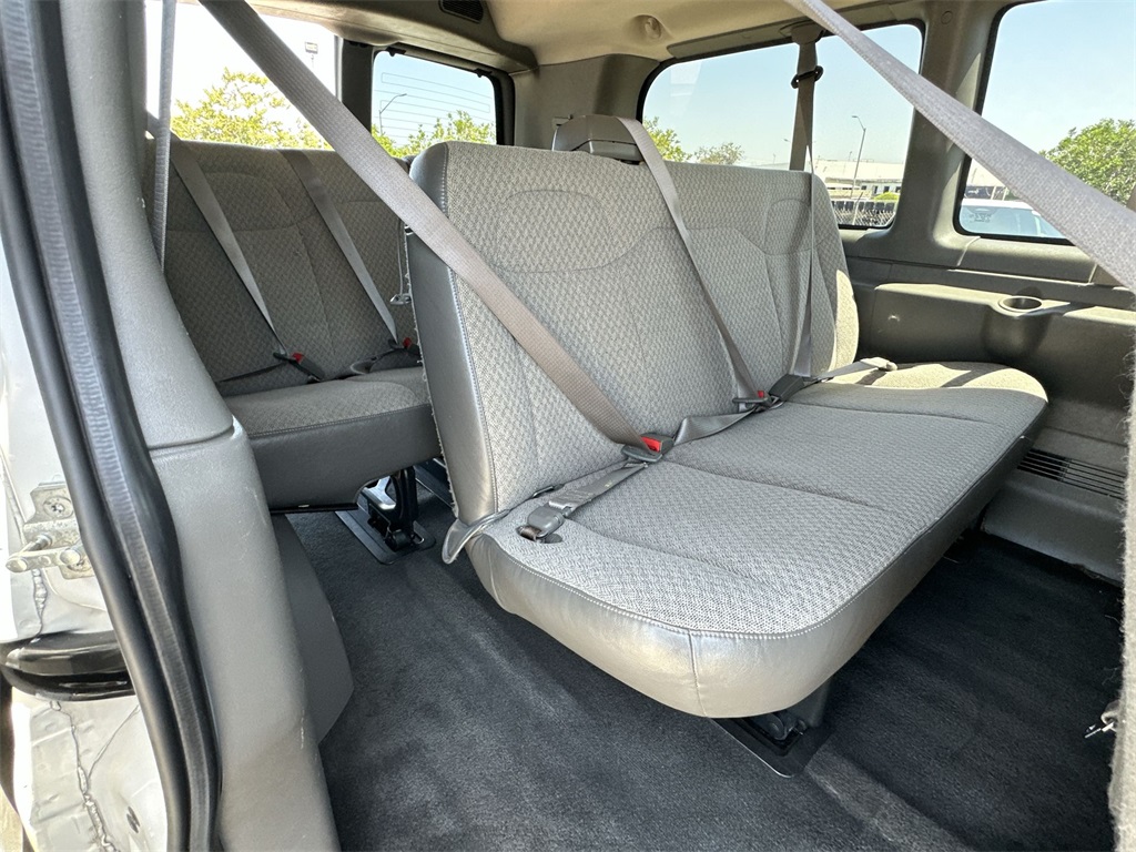 2014 Chevrolet Express 3500 LT photo 32