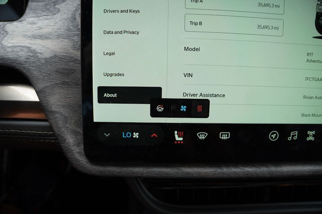2022 Rivian R1T Adventure photo 8