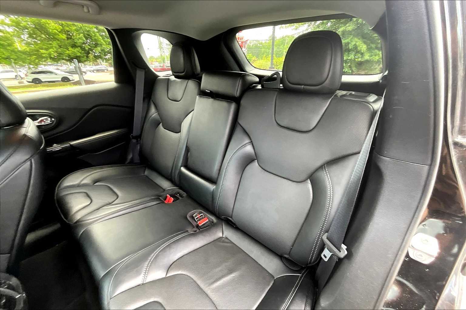 2023 Jeep Cherokee Altitude Lux photo 15