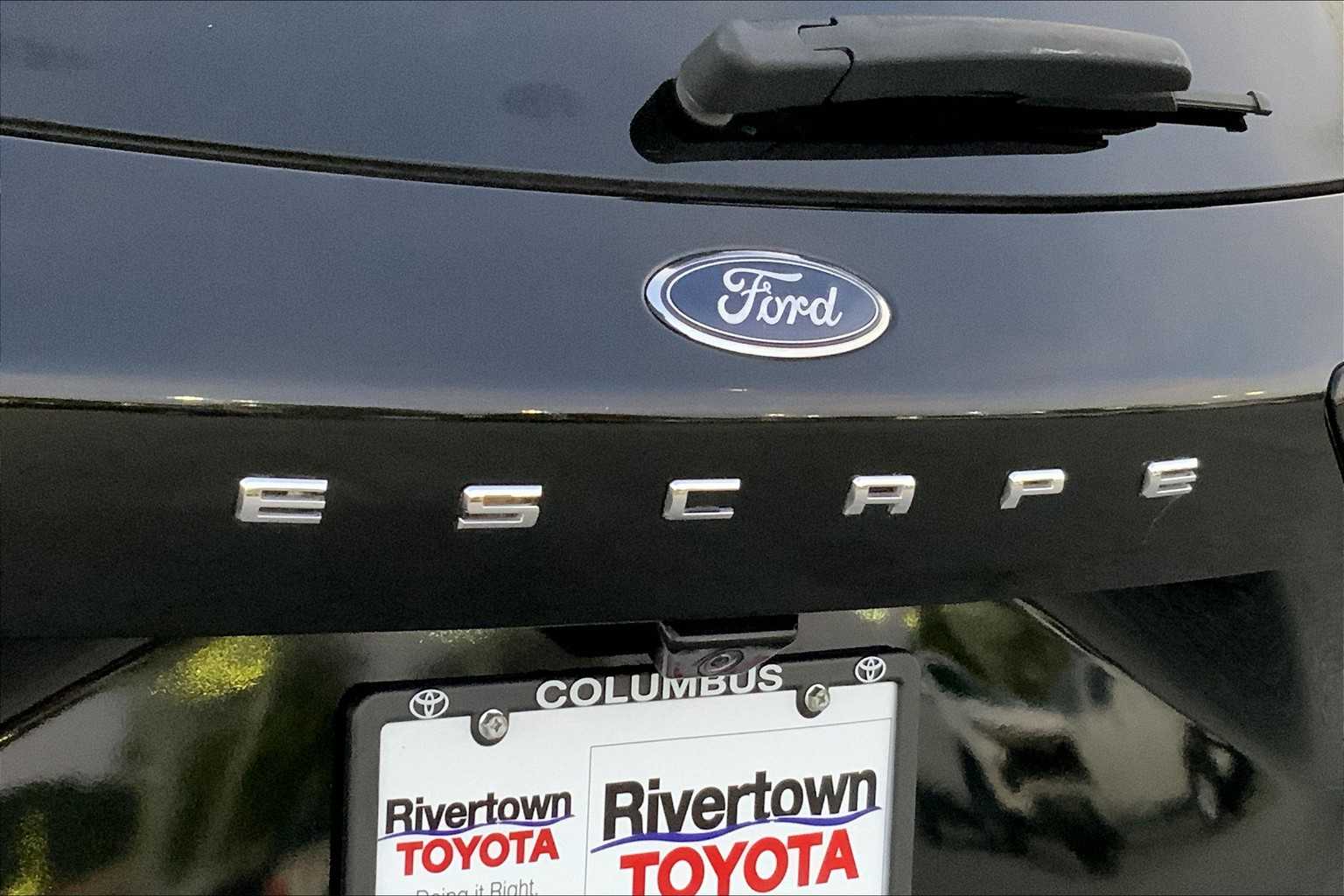 2020 Ford Escape SEL photo 26