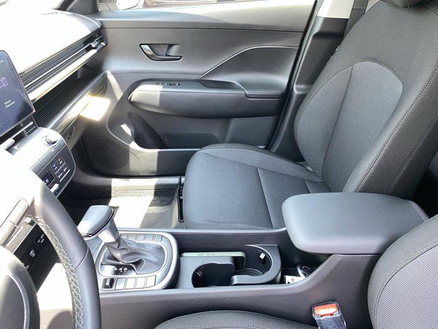 2025 Hyundai Kona SEL photo 16
