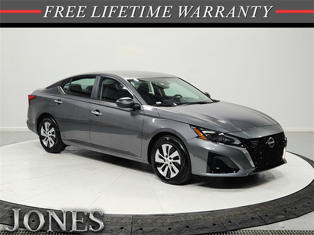 2025 Nissan Altima S's photo