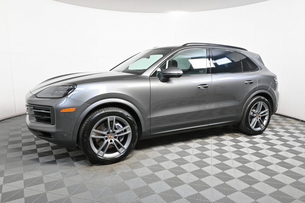 2025 Porsche Cayenne photo 2