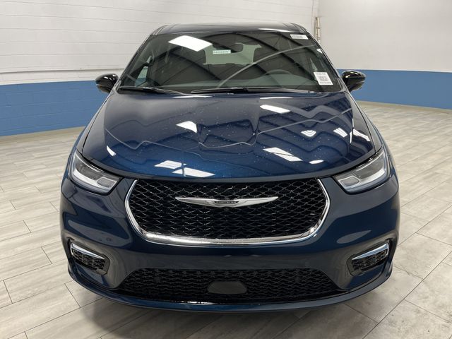 2025 Chrysler Pacifica photo 10