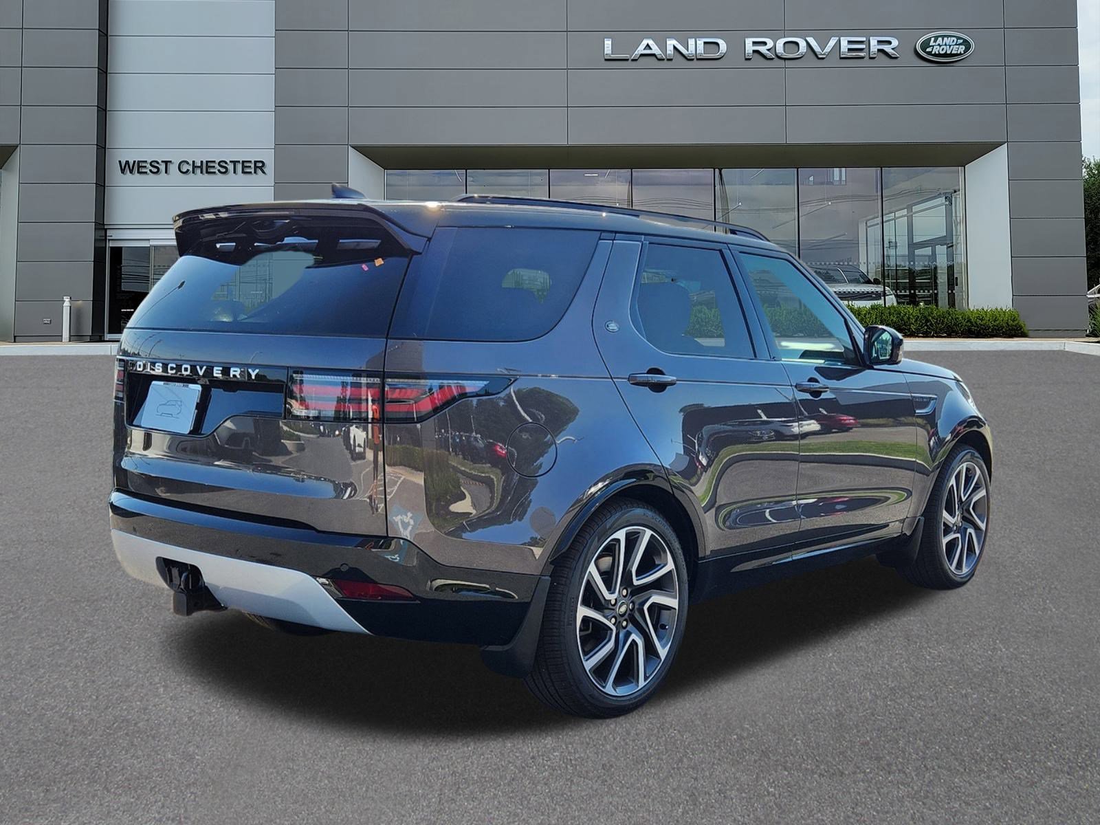 2024 Land Rover Discovery Metropolitan Edition photo 4