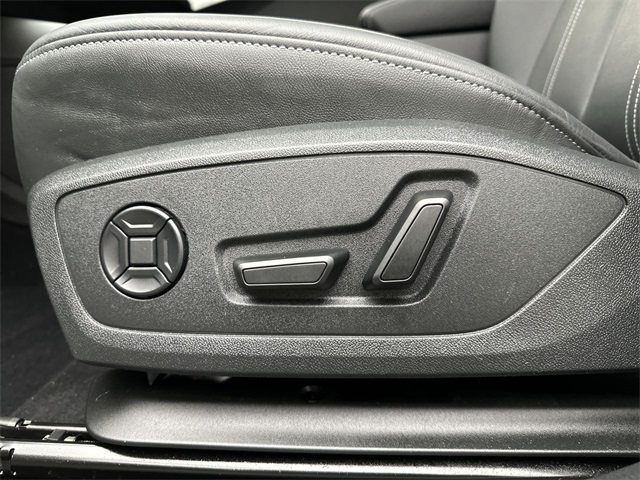 2024 Audi Q4 E-tron Premium Plus photo 4