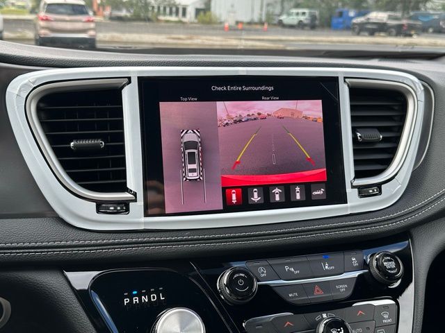 2026 Chrysler Pacifica photo 26