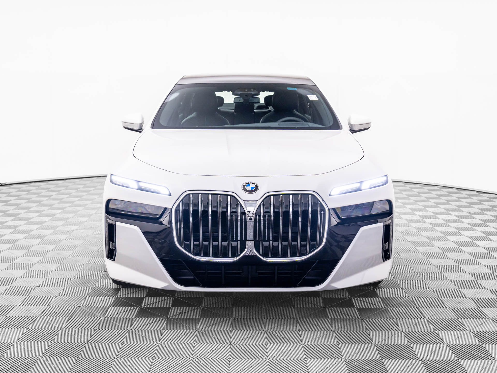 New 2025 Mineral White Metallic BMW 760i xDrive image 8