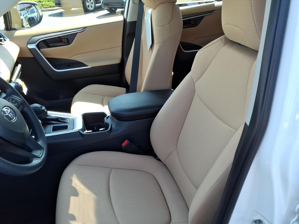 2025 Toyota RAV4 LE photo 12