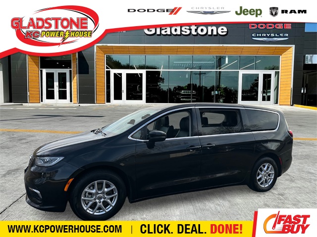 2023 Chrysler Pacifica Touring L's photo