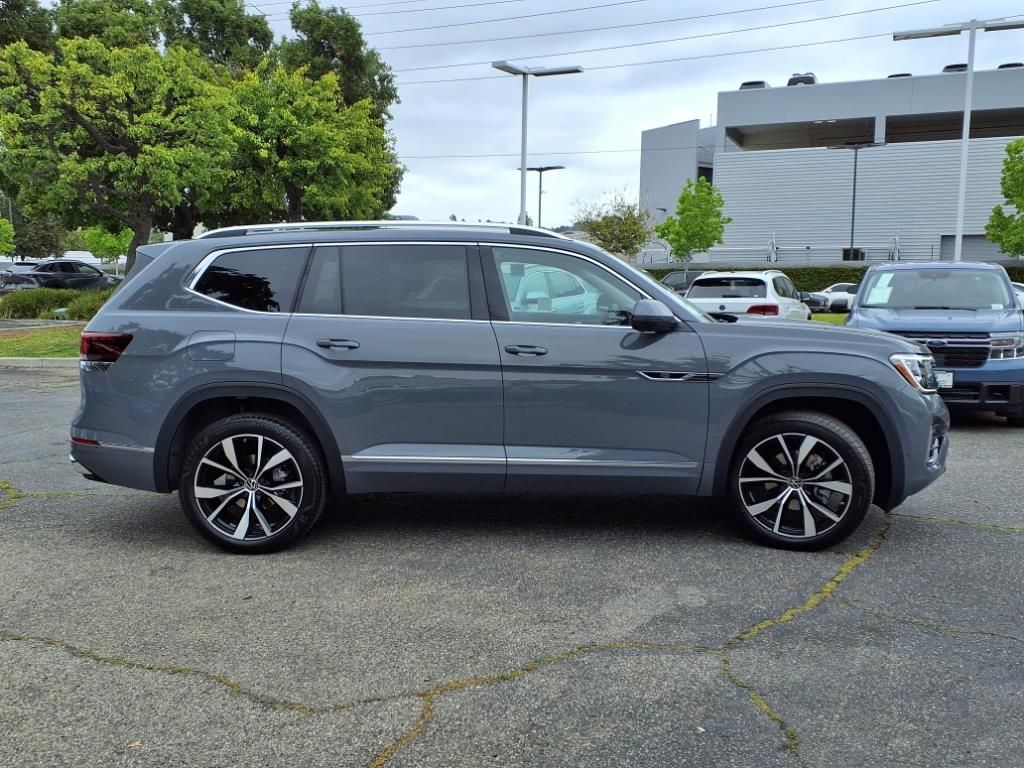 2025 Volkswagen Atlas SEL Premium R-Line photo 2
