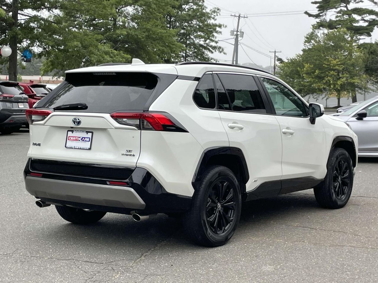 2022 Toyota RAV4 Hybrid SE photo 2
