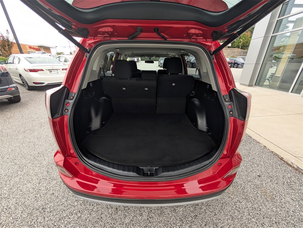 2016 Toyota RAV4 XLE photo 4