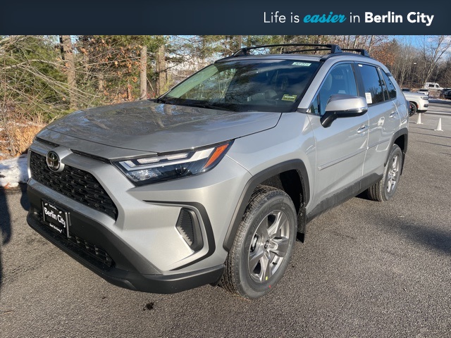 2025 Toyota RAV4 XLE's photo