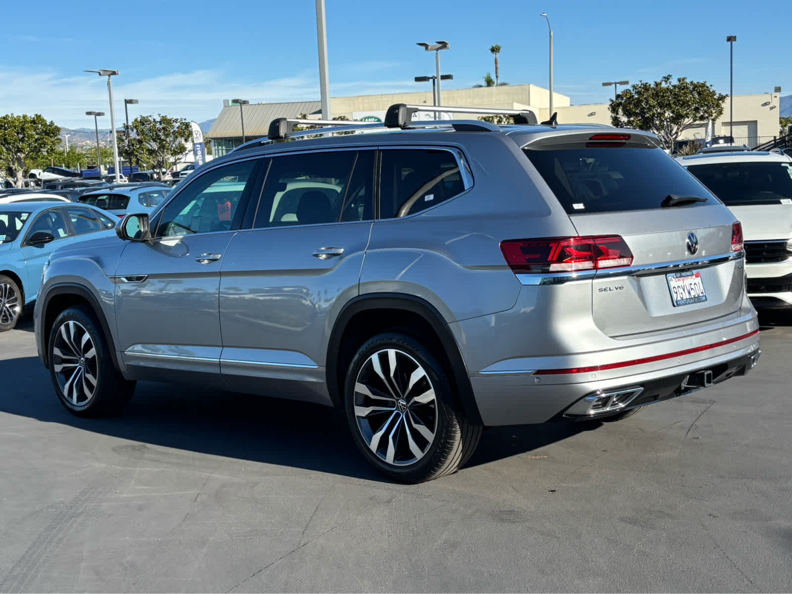 2023 Volkswagen Atlas V6 SEL Premium R-Line photo 4