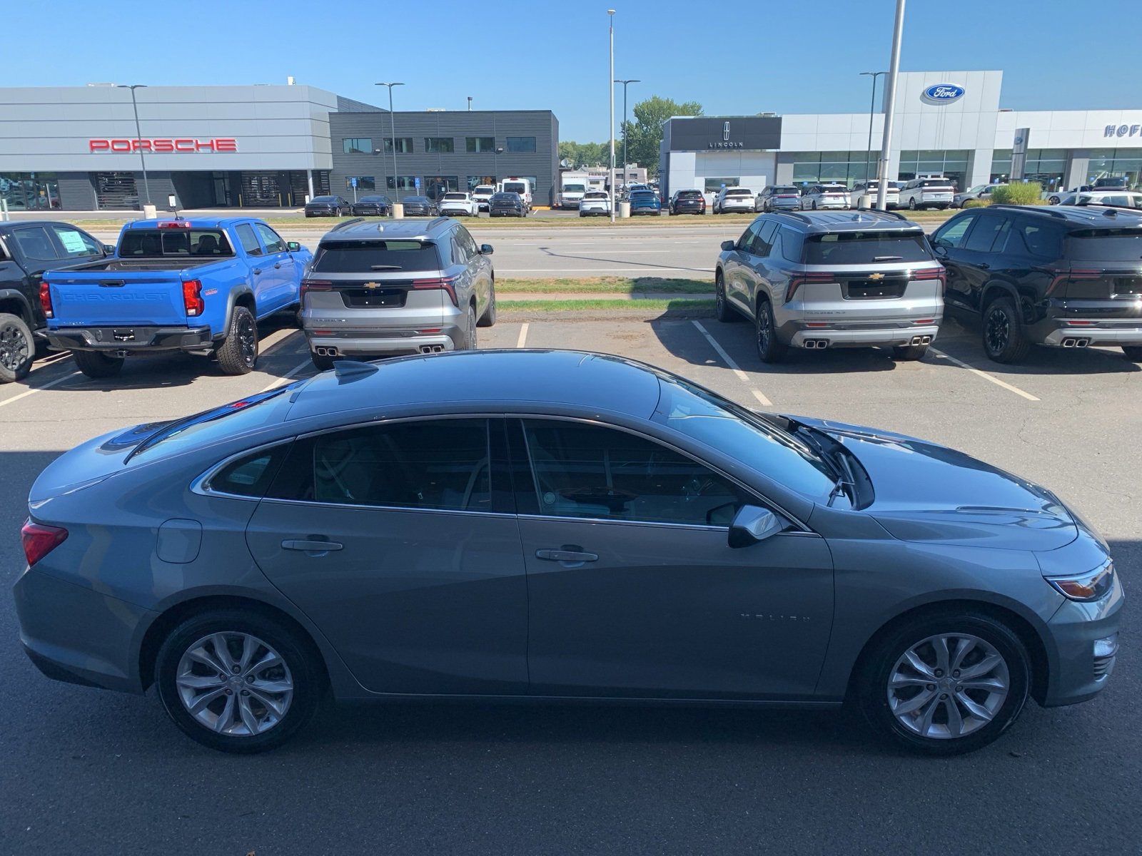 2023 Chevrolet Malibu 1LT photo 4