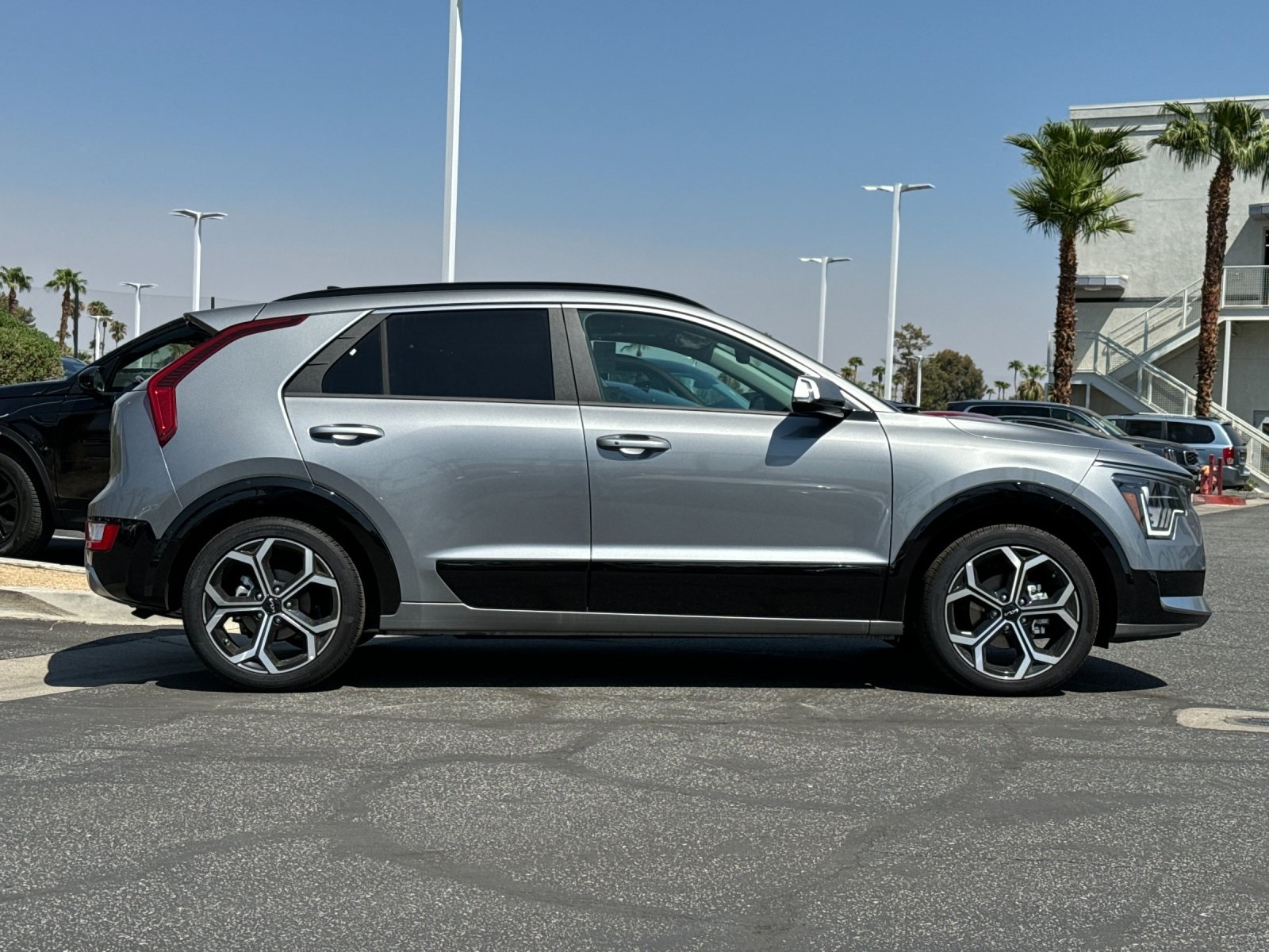2024 Kia Niro EX Touring photo 2