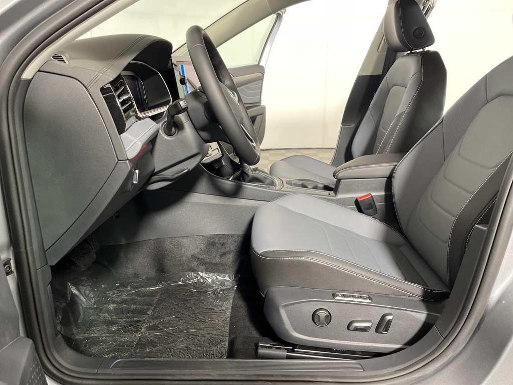 2025 Volkswagen Jetta 1.5T SEL photo 14