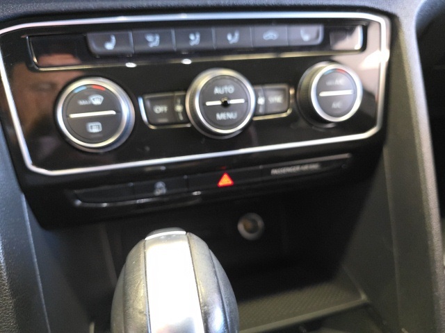 2022 Volkswagen Atlas Cross Sport V6 SE Technology photo 21