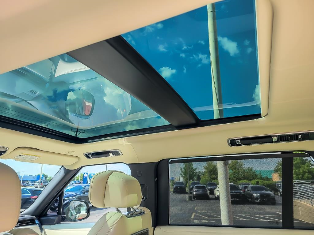 2025 Land Rover Range Rover Autobiography photo 12
