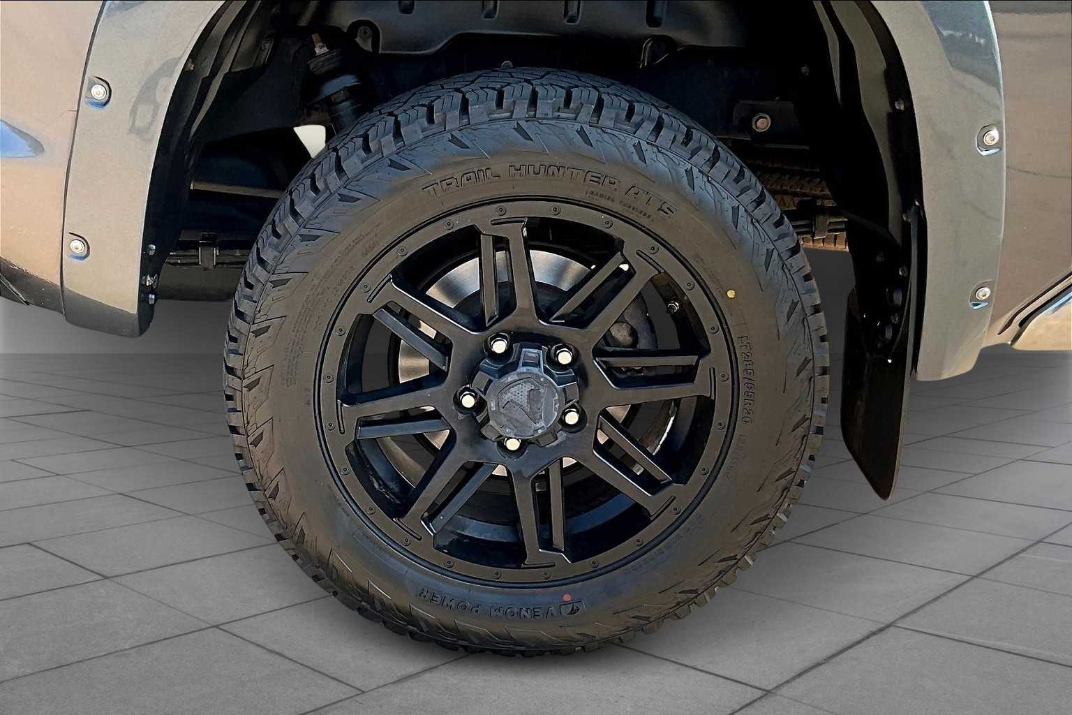 2017 Toyota Tundra SR5 photo 9