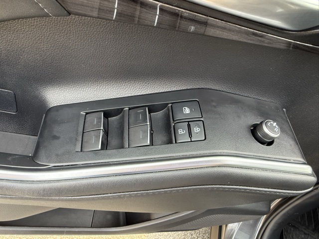 2021 Toyota Highlander Hybrid Limited photo 12