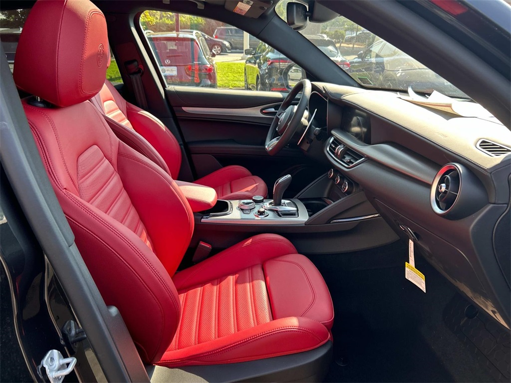 2025 Alfa Romeo Stelvio Sprint Base photo 15