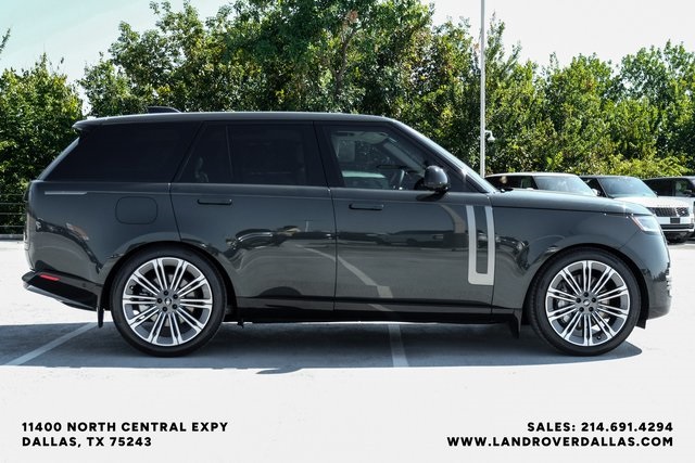2025 Land Rover Range Rover SE photo 4