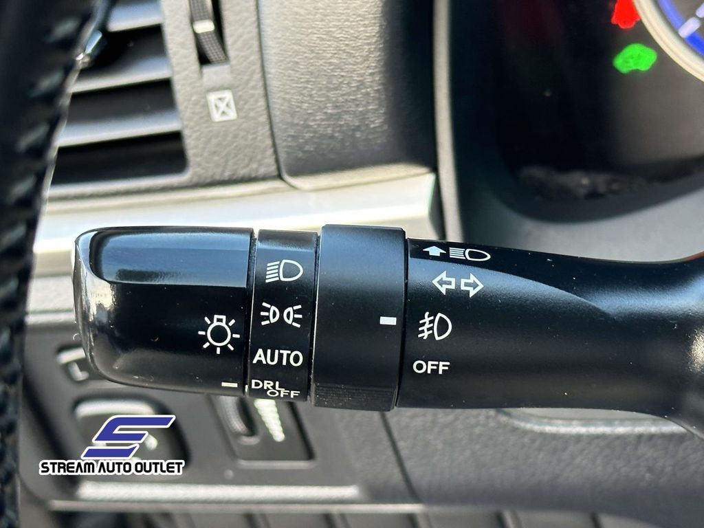 2013 Lexus CT 200h photo 24