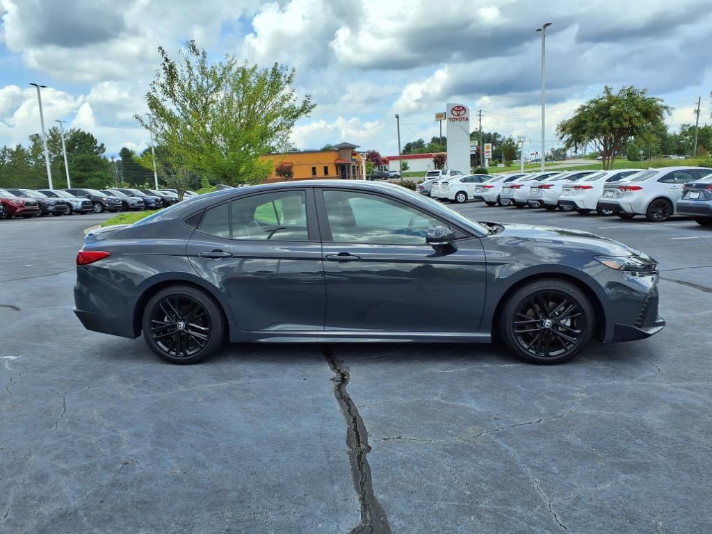 2025 Toyota Camry SE photo 7