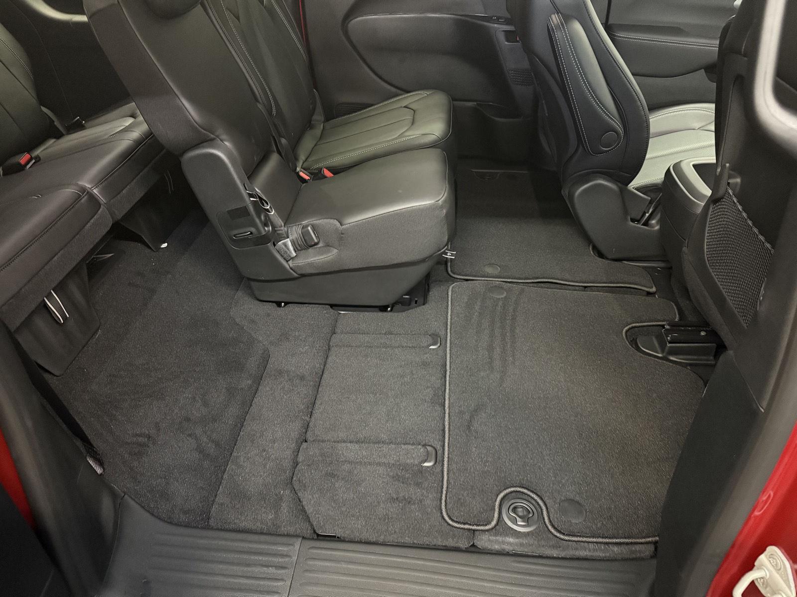 2026 Chrysler Pacifica photo 14