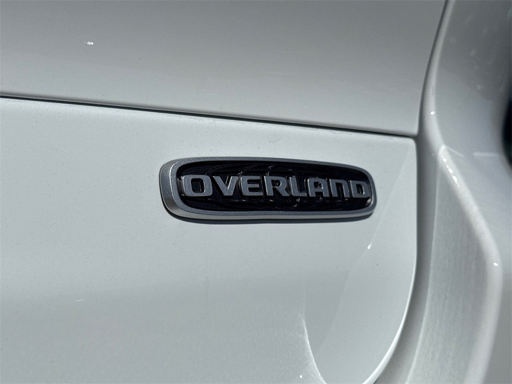 2025 Jeep Grand Cherokee Overland photo 12