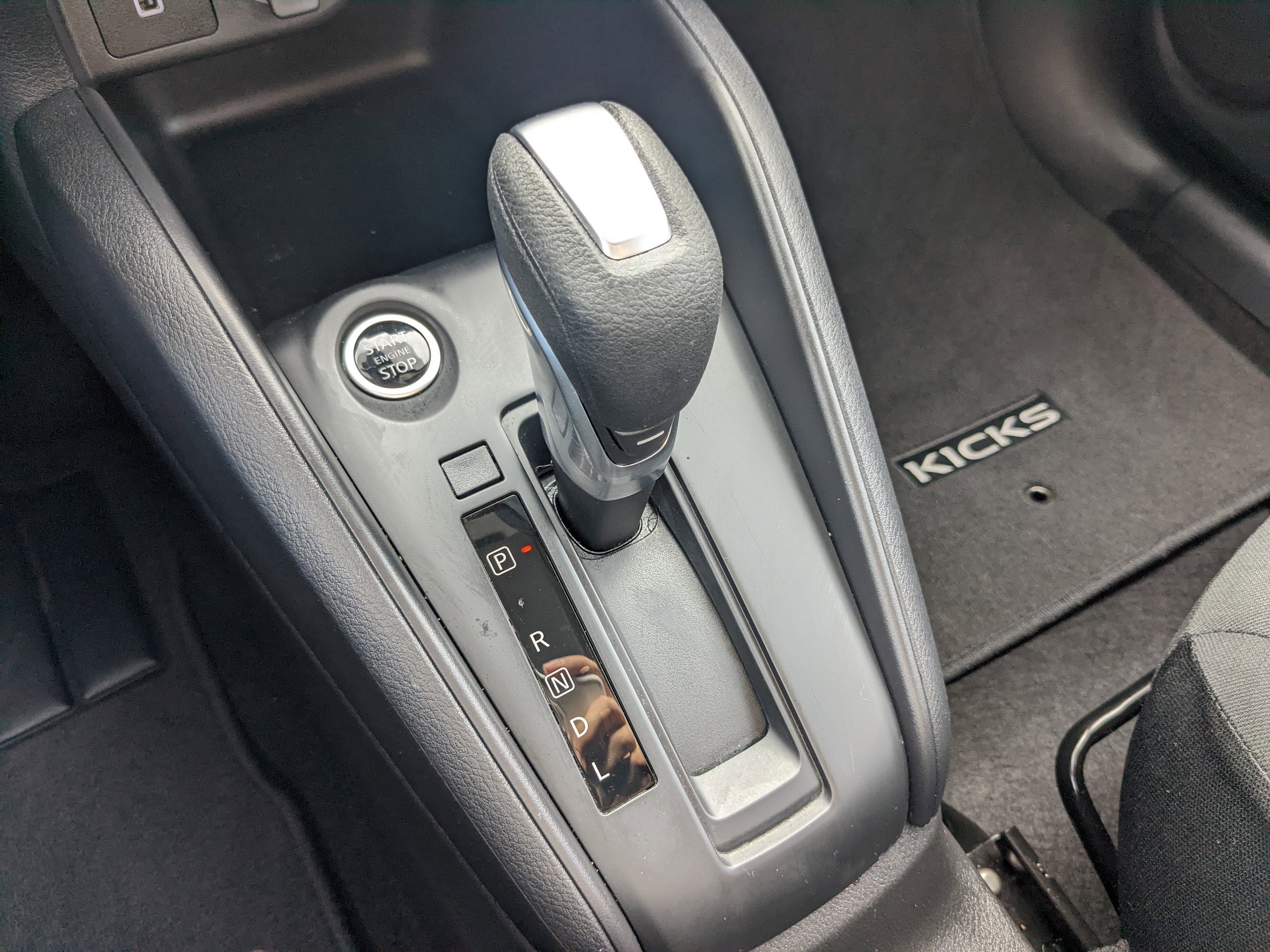 2025 Nissan Kicks Play S photo 18