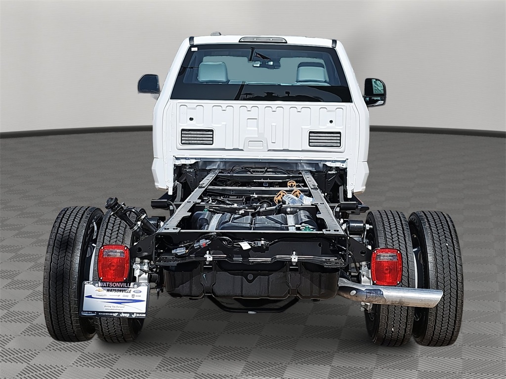 2025 Ford F-550 XL photo 4